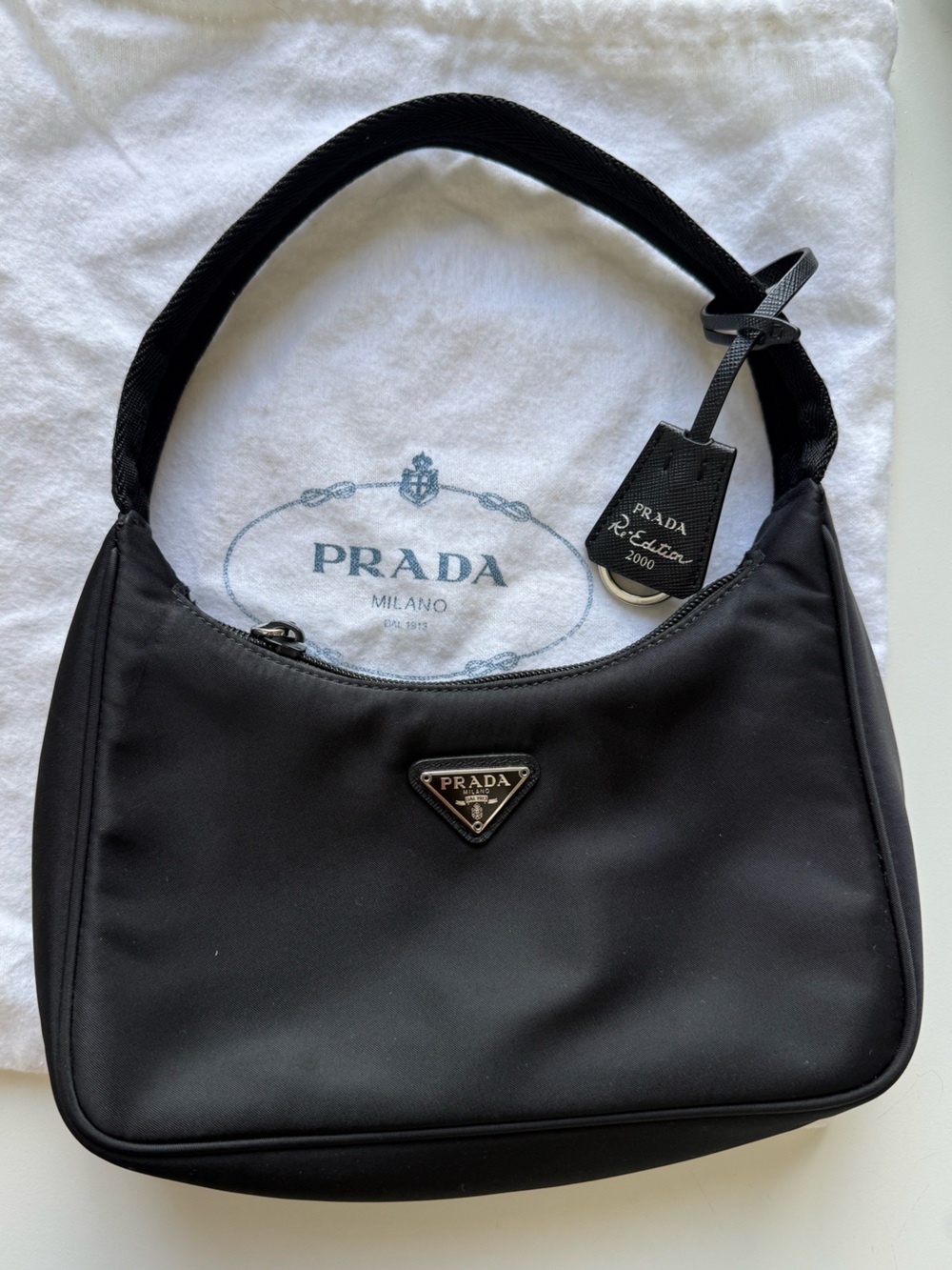 Prada Re-Edition 2000 Mini Hobo (Tessuto/Re-Nylon style)